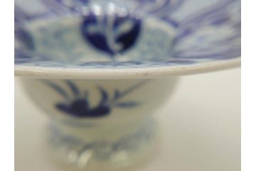 江戸期　古伊万里　染付　花唐草　大胆に描かれた花模様が印象的な盃洗(杯洗、皿、高台鉢、台鉢、和食器)(R-071505)
