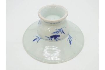 江戸期　古伊万里　染付　花唐草　大胆に描かれた花模様が印象的な盃洗(杯洗、皿、高台鉢、台鉢、和食器)(R-071505)