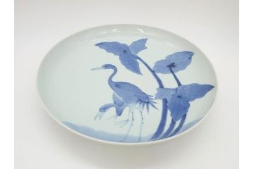 上手物　江戸期　古伊万里　富貴長春　染付　約31cm　1尺皿　大胆に絵付けされた鳥たちが味わい深い魅力を放つ大皿(鶴?、ツル?、鷺?、サギ?、和皿、和食器、一尺)(R-071506)