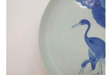 上手物　江戸期　古伊万里　富貴長春　染付　約31cm　1尺皿　大胆に絵付けされた鳥たちが味わい深い魅力を放つ大皿(鶴?、ツル?、鷺?、サギ?、和皿、和食器、一尺)(R-071506)