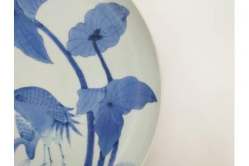 上手物　江戸期　古伊万里　富貴長春　染付　約31cm　1尺皿　大胆に絵付けされた鳥たちが味わい深い魅力を放つ大皿(鶴?、ツル?、鷺?、サギ?、和皿、和食器、一尺)(R-071506)