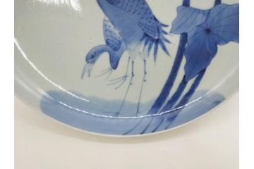 上手物　江戸期　古伊万里　富貴長春　染付　約31cm　1尺皿　大胆に絵付けされた鳥たちが味わい深い魅力を放つ大皿(鶴?、ツル?、鷺?、サギ?、和皿、和食器、一尺)(R-071506)