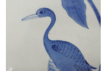 上手物　江戸期　古伊万里　富貴長春　染付　約31cm　1尺皿　大胆に絵付けされた鳥たちが味わい深い魅力を放つ大皿(鶴?、ツル?、鷺?、サギ?、和皿、和食器、一尺)(R-071506)