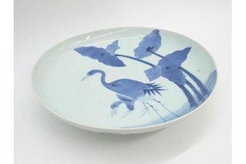 上手物　江戸期　古伊万里　富貴長春　染付　約31cm　1尺皿　大胆に絵付けされた鳥たちが味わい深い魅力を放つ大皿(鶴?、ツル?、鷺?、サギ?、和皿、和食器、一尺)(R-071508)