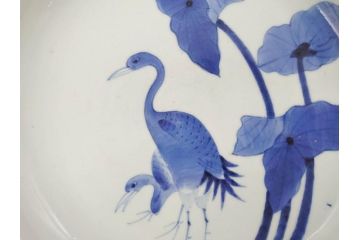 上手物　江戸期　古伊万里　富貴長春　染付　約31cm　1尺皿　大胆に絵付けされた鳥たちが味わい深い魅力を放つ大皿(鶴?、ツル?、鷺?、サギ?、和皿、和食器、一尺)(R-071508)