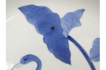 上手物　江戸期　古伊万里　富貴長春　染付　約31cm　1尺皿　大胆に絵付けされた鳥たちが味わい深い魅力を放つ大皿(鶴?、ツル?、鷺?、サギ?、和皿、和食器、一尺)(R-071508)