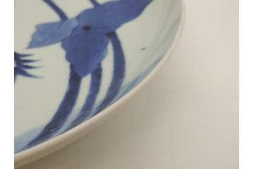 上手物　江戸期　古伊万里　富貴長春　染付　約31cm　1尺皿　大胆に絵付けされた鳥たちが味わい深い魅力を放つ大皿(鶴?、ツル?、鷺?、サギ?、和皿、和食器、一尺)(R-071508)