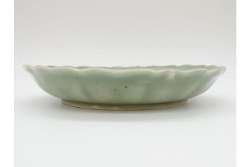 江戸期　太明成化年製　古伊万里　青磁　染付　約27cm　8.9寸　優しい色合いが上品な和の雰囲気を醸し出す大皿(人物、馬、和皿、和食器、八寸九分)(R-071509)