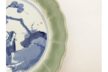 江戸期　太明成化年製　古伊万里　青磁　染付　約27cm　8.9寸　優しい色合いが上品な和の雰囲気を醸し出す大皿(人物、馬、和皿、和食器、八寸九分)(R-071509)