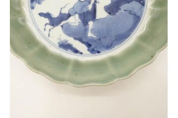江戸期　太明成化年製　古伊万里　青磁　染付　約27cm　8.9寸　優しい色合いが上品な和の雰囲気を醸し出す大皿(人物、馬、和皿、和食器、八寸九分)(R-071509)