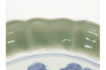 江戸期　太明成化年製　古伊万里　青磁　染付　約27cm　8.9寸　優しい色合いが上品な和の雰囲気を醸し出す大皿(人物、馬、和皿、和食器、八寸九分)(R-071509)