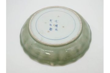 江戸期　太明成化年製　古伊万里　青磁　染付　約27cm　8.9寸　優しい色合いが上品な和の雰囲気を醸し出す大皿(人物、馬、和皿、和食器、八寸九分)(R-071509)