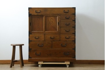 中古　美品　高級品　国産　職人手造り品　三方欅(ケヤキ)材　引き出し10杯の収納箪笥　(R-071510)