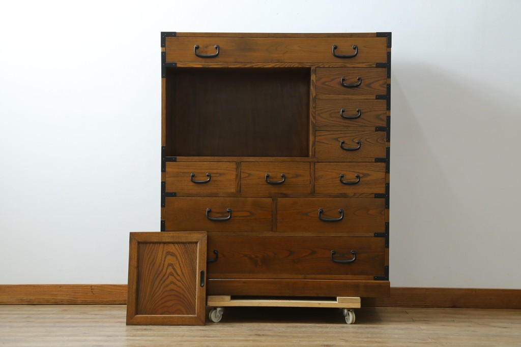 中古　美品　高級品　国産　職人手造り品　三方欅(ケヤキ)材　引き出し10杯の収納箪笥　(R-071510)