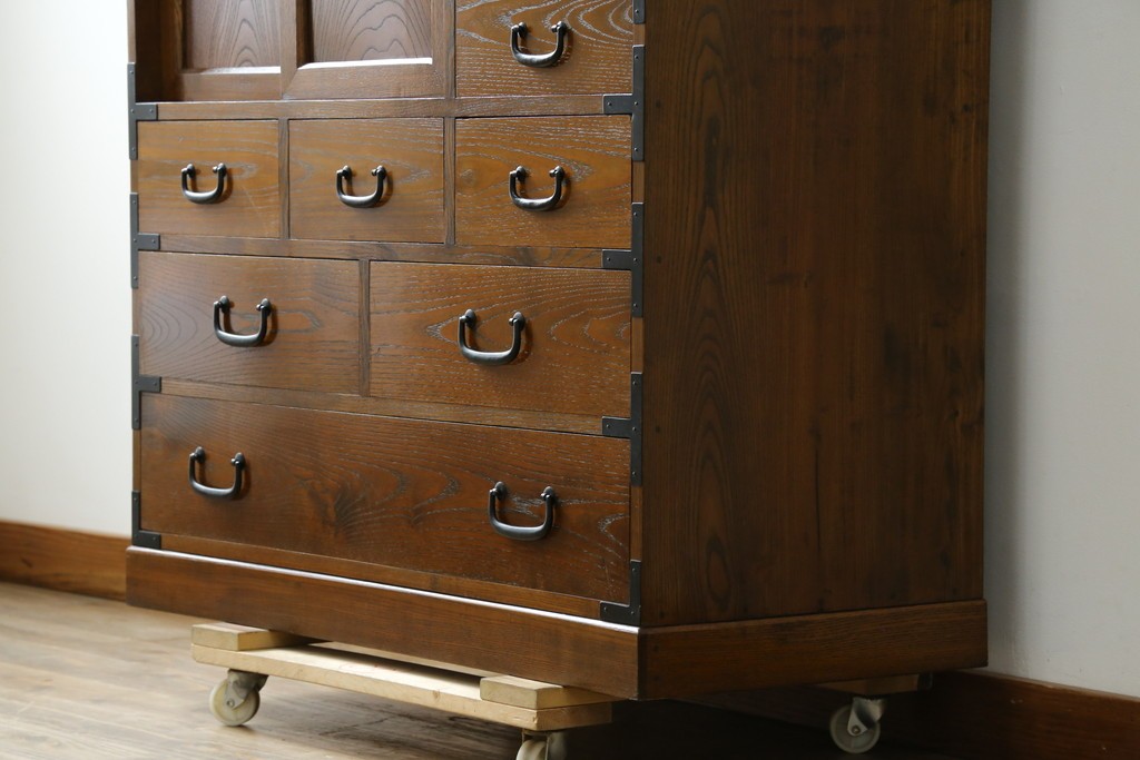 中古　美品　高級品　国産　職人手造り品　三方欅(ケヤキ)材　引き出し10杯の収納箪笥　(R-071510)