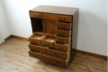 中古　美品　高級品　国産　職人手造り品　三方欅(ケヤキ)材　引き出し10杯の収納箪笥　(R-071510)