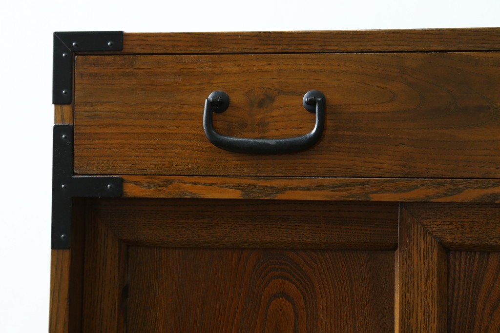 中古　美品　高級品　国産　職人手造り品　三方欅(ケヤキ)材　引き出し10杯の収納箪笥　(R-071510)