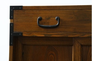 中古　美品　高級品　国産　職人手造り品　三方欅(ケヤキ)材　引き出し10杯の収納箪笥　(R-071510)