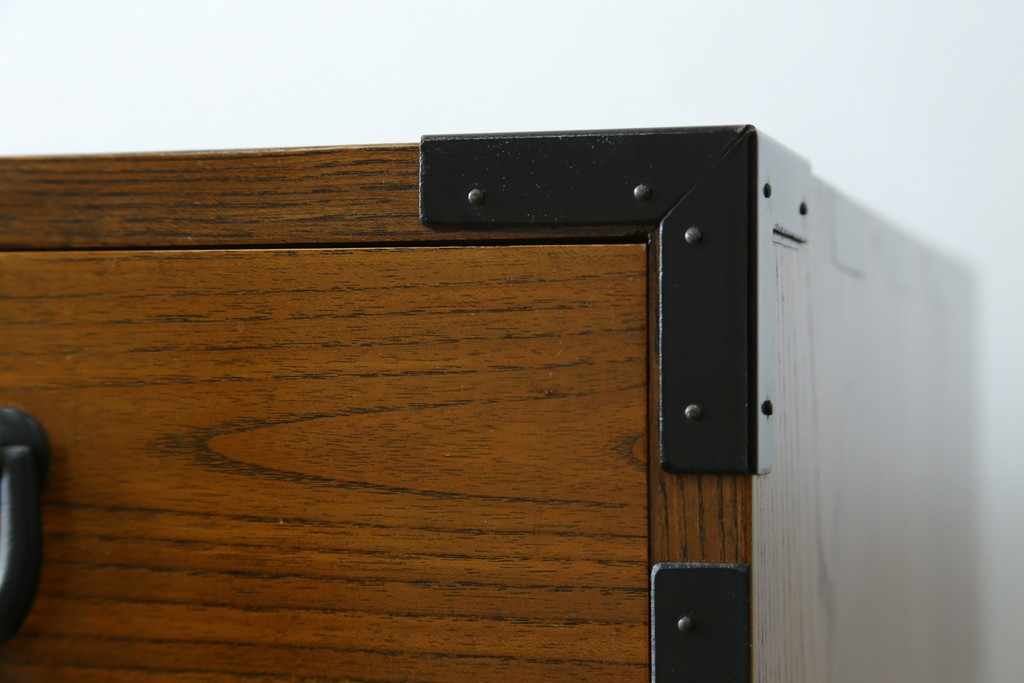 中古　美品　高級品　国産　職人手造り品　三方欅(ケヤキ)材　引き出し10杯の収納箪笥　(R-071510)