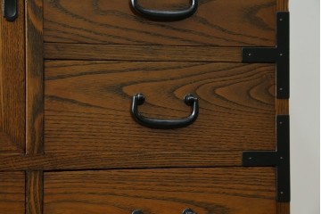 中古　美品　高級品　国産　職人手造り品　三方欅(ケヤキ)材　引き出し10杯の収納箪笥　(R-071510)