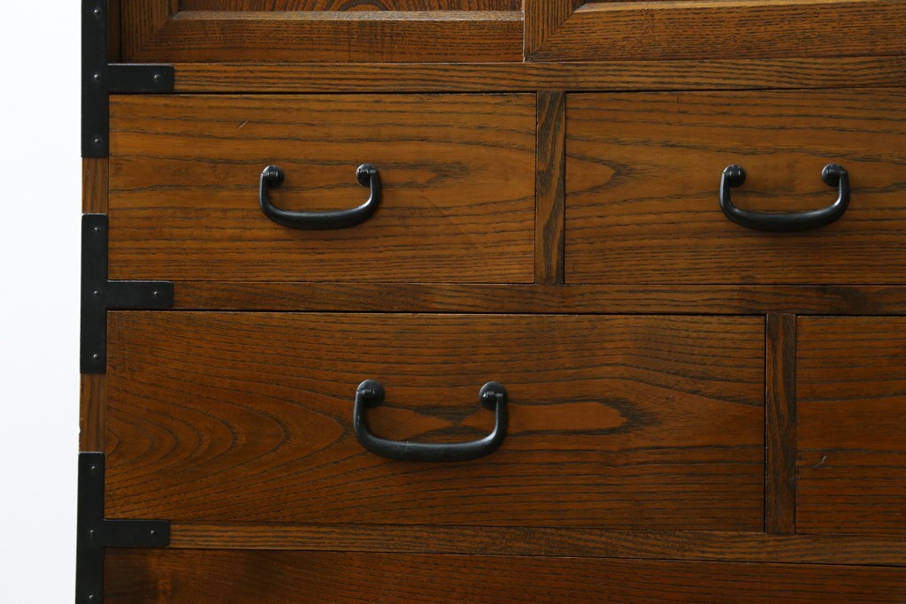 中古　美品　高級品　国産　職人手造り品　三方欅(ケヤキ)材　引き出し10杯の収納箪笥　(R-071510)