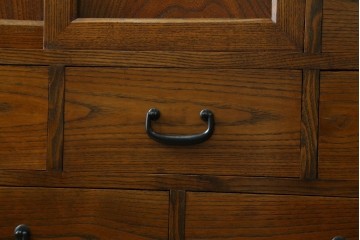 中古　美品　高級品　国産　職人手造り品　三方欅(ケヤキ)材　引き出し10杯の収納箪笥　(R-071510)