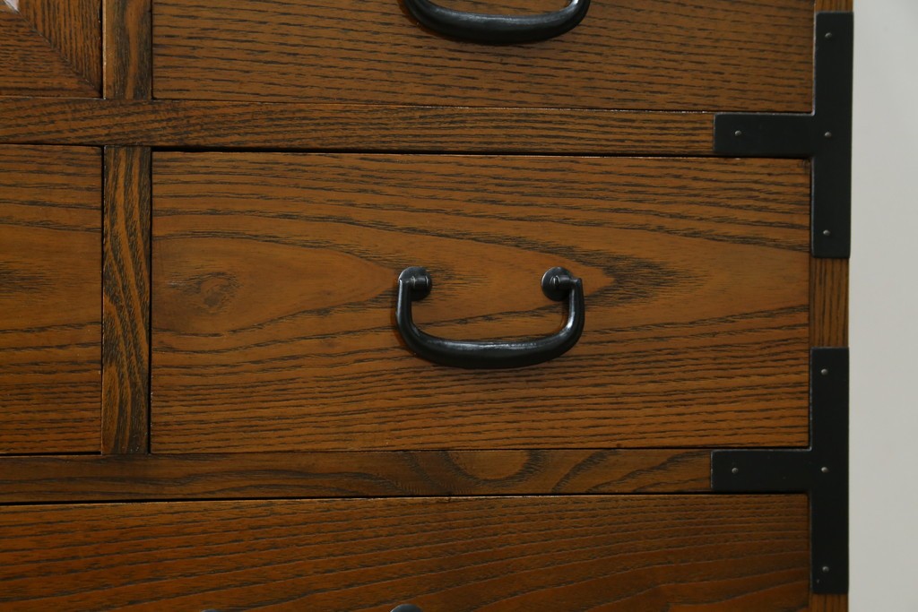 中古　美品　高級品　国産　職人手造り品　三方欅(ケヤキ)材　引き出し10杯の収納箪笥　(R-071510)