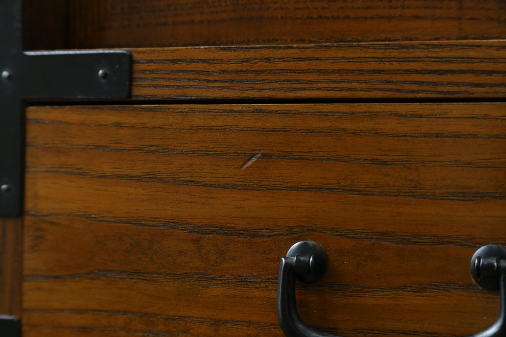 中古　美品　高級品　国産　職人手造り品　三方欅(ケヤキ)材　引き出し10杯の収納箪笥　(R-071510)