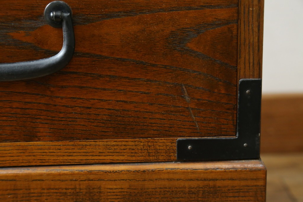 中古　美品　高級品　国産　職人手造り品　三方欅(ケヤキ)材　引き出し10杯の収納箪笥　(R-071510)