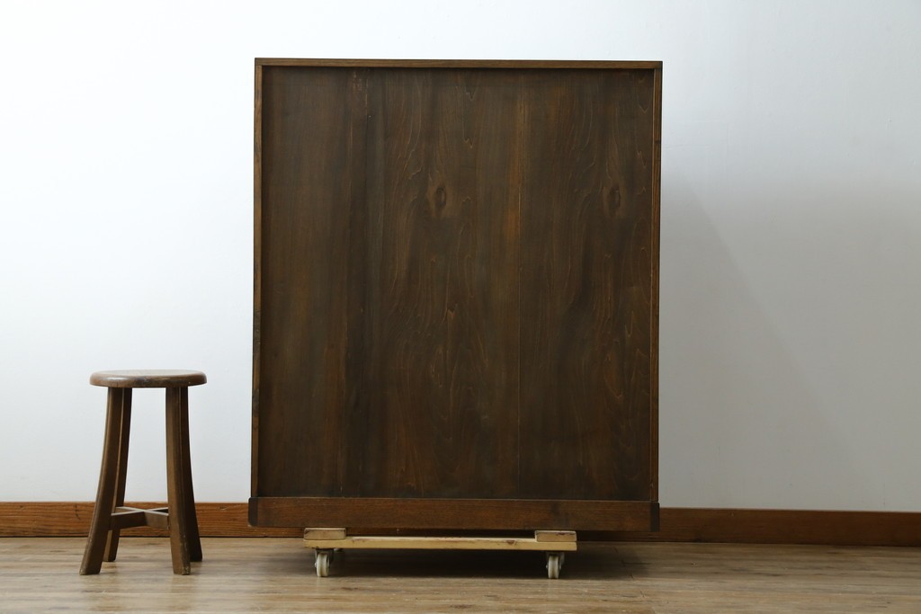 中古　美品　高級品　国産　職人手造り品　三方欅(ケヤキ)材　引き出し10杯の収納箪笥　(R-071510)