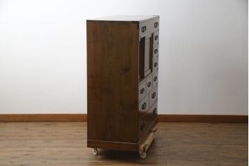 中古　美品　高級品　国産　職人手造り品　三方欅(ケヤキ)材　引き出し10杯の収納箪笥(チェスト、ドロワー、和タンス)(R-071510)