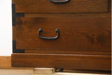 中古　美品　高級品　国産　職人手造り品　三方欅(ケヤキ)材　引き出し10杯の収納箪笥(チェスト、ドロワー、和タンス)(R-071510)