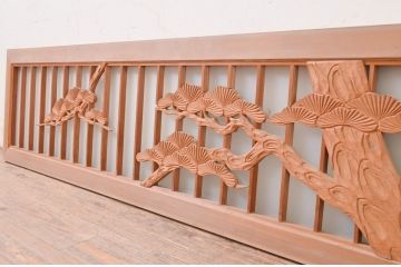 アンティーク建具　片面ガラス　和の雰囲気を高める松の彫刻入り欄間1枚(明り取り、明かり取り)(R-071529)