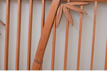 アンティーク建具　片面ガラス　和の雰囲気を高める梅と竹の彫刻欄間1枚(明り取り、明かり取り)(R-071530)