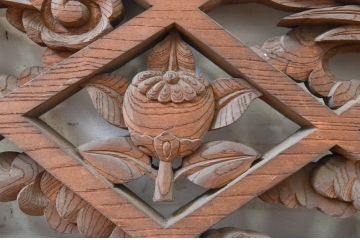 アンティーク建具　欅(ケヤキ)材　躍動感ある鳳凰が魅力的な彫刻欄間1枚(明り取り、明かり取り)(R-071531)