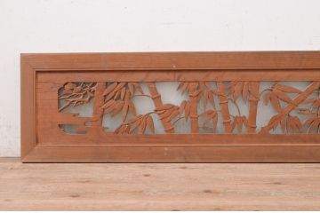 アンティーク建具　片面ガラス　吉祥の象徴とされる松竹梅の彫刻欄間1枚(明り取り、明かり取り)(R-071537)