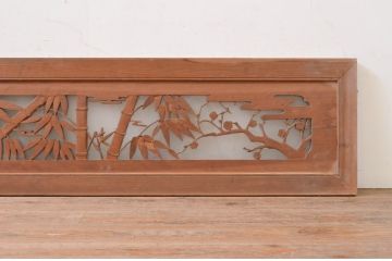 アンティーク建具　片面ガラス　吉祥の象徴とされる松竹梅の彫刻欄間1枚(明り取り、明かり取り)(R-071537)