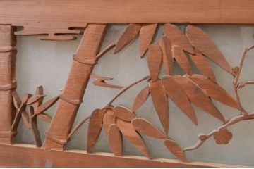 アンティーク建具　片面ガラス　吉祥の象徴とされる松竹梅の彫刻欄間1枚(明り取り、明かり取り)(R-071537)