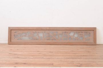 アンティーク建具　片面ガラス　吉祥の象徴とされる松竹梅の彫刻欄間1枚(明り取り、明かり取り)(R-071537)