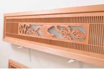 アンティーク建具　片面ガラス入り　格子と松竹梅の彫刻が素敵な欄間2枚セット(明かり取り、明り取り)(R-071564)