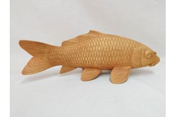 彫刻師二代目　川原啓秀(傳三)　金彩　細部まで凝った彫りが美しくリアルに表現された木彫り「鯉」(コイ、置き物、木製、共箱付き)(R-071573)