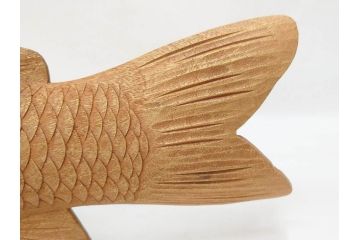彫刻師二代目　川原啓秀(傳三)　金彩　細部まで凝った彫りが美しくリアルに表現された木彫り「鯉」(コイ、置き物、木製、共箱付き)(R-071573)