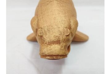 彫刻師二代目　川原啓秀(傳三)　金彩　細部まで凝った彫りが美しくリアルに表現された木彫り「鯉」(コイ、置き物、木製、共箱付き)(R-071573)