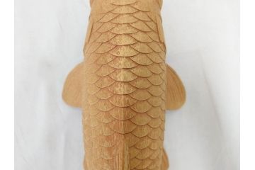 彫刻師二代目　川原啓秀(傳三)　金彩　細部まで凝った彫りが美しくリアルに表現された木彫り「鯉」(コイ、置き物、木製、共箱付き)(R-071573)