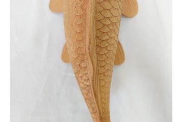 彫刻師二代目　川原啓秀(傳三)　金彩　細部まで凝った彫りが美しくリアルに表現された木彫り「鯉」(コイ、置き物、木製、共箱付き)(R-071573)