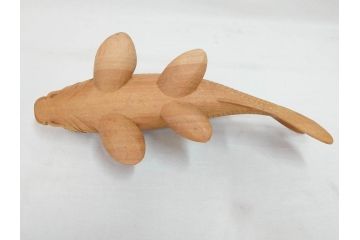 彫刻師二代目　川原啓秀(傳三)　金彩　細部まで凝った彫りが美しくリアルに表現された木彫り「鯉」(コイ、置き物、木製、共箱付き)(R-071573)