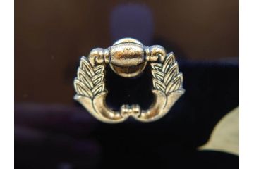 中古　伝統工芸　輪島塗り　凝ったデザインの引手金具と品のある花の絵柄が魅力の小引き出し(チェスト、小物収納、卓上収納)(定価約24万円)(R-071574)