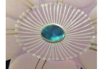 中古　伝統工芸　輪島塗り　凝ったデザインの引手金具と品のある花の絵柄が魅力の小引き出し(チェスト、小物収納、卓上収納)(定価約24万円)(R-071574)