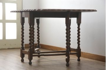 イギリスアンティーク　オーク材　脚のデザインが美しいツイストレッグのバタフライテーブル(エクステンションテーブル、ダイニングテーブル、2人掛け、4人掛け、食卓、英国)(R-071590)