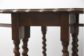 イギリスアンティーク　オーク材　脚のデザインが美しいツイストレッグのバタフライテーブル(エクステンションテーブル、ダイニングテーブル、2人掛け、4人掛け、食卓、英国)(R-071590)